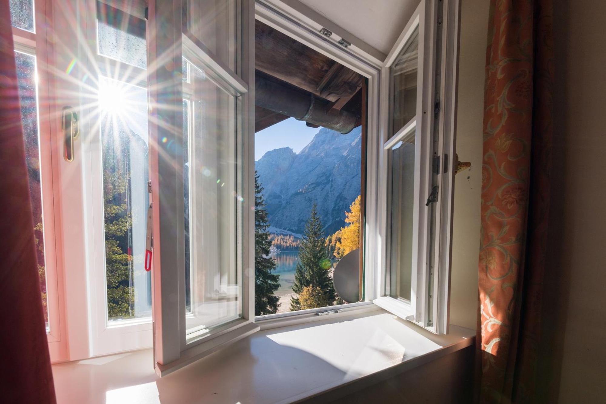 Hotel Lago Di Braies Braies  Ngoại thất bức ảnh